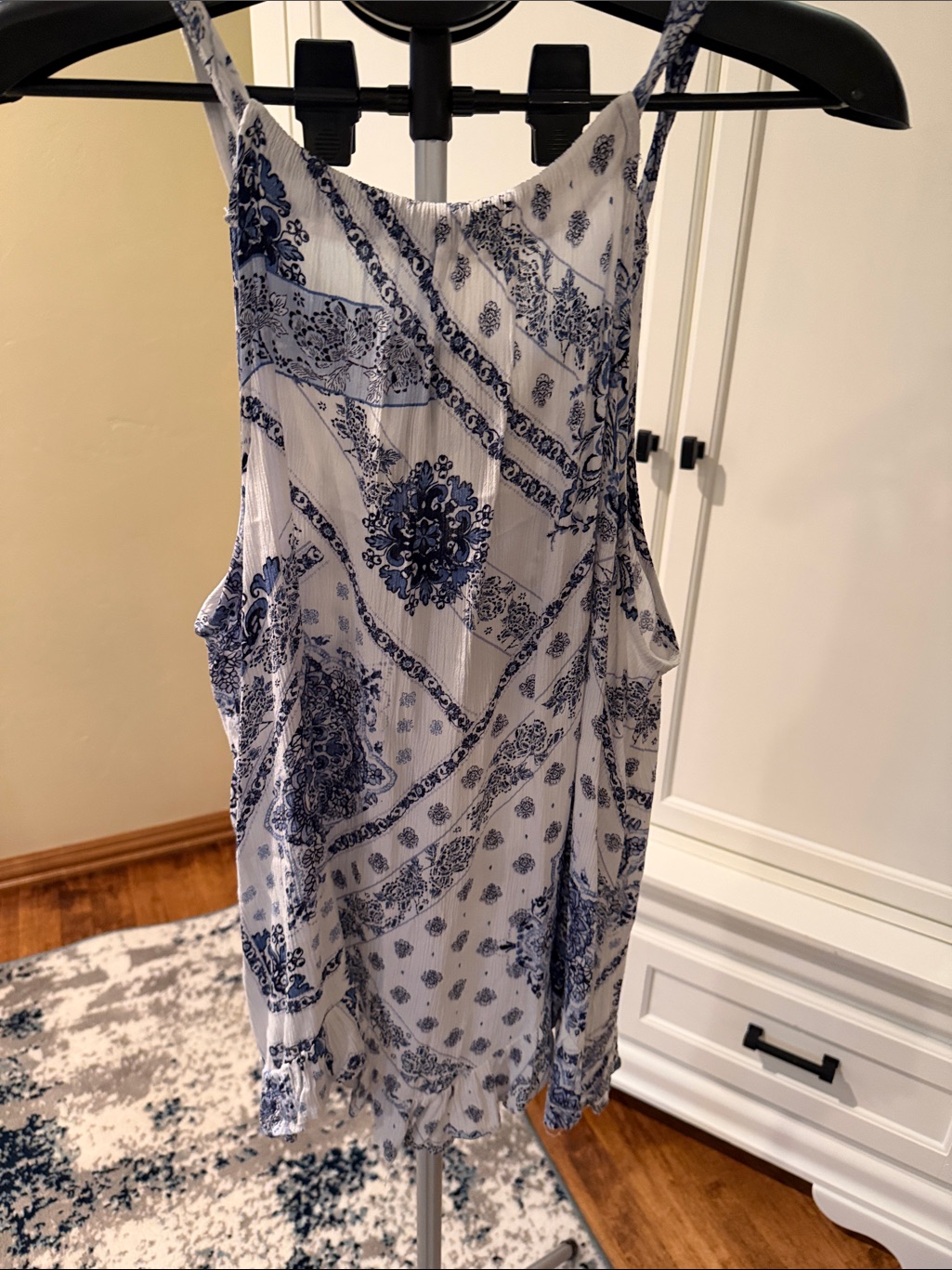 Maurices White And Blue Paisley Sleeveless Top (80)